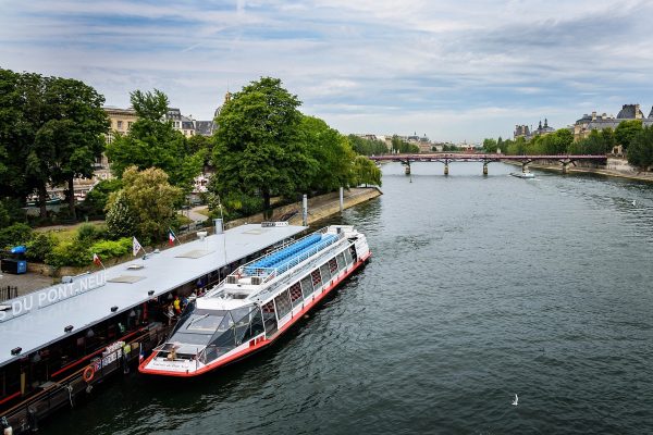 Mise à disposition de 2 heures "Déjeuner au pied de la tour Eiffel & visite de Paris en Croisière – Image 5