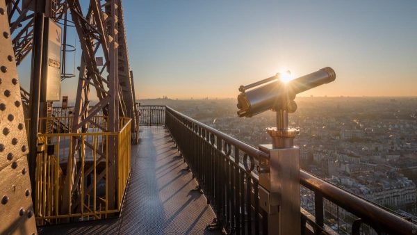 Mise à disposition de 4 heures "Visite de la tour Eiffel & Détente sur le champs de mars" – Image 2
