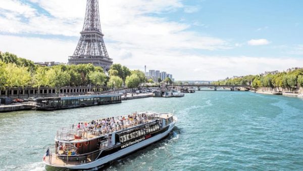Mise à disposition de 2 heures "Déjeuner au pied de la tour Eiffel & visite de Paris en Croisière – Image 3