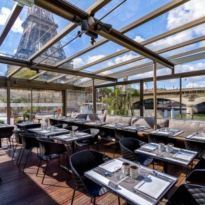 Mise à disposition de 2 heures "Déjeuner au pied de la tour Eiffel & visite de Paris en Croisière